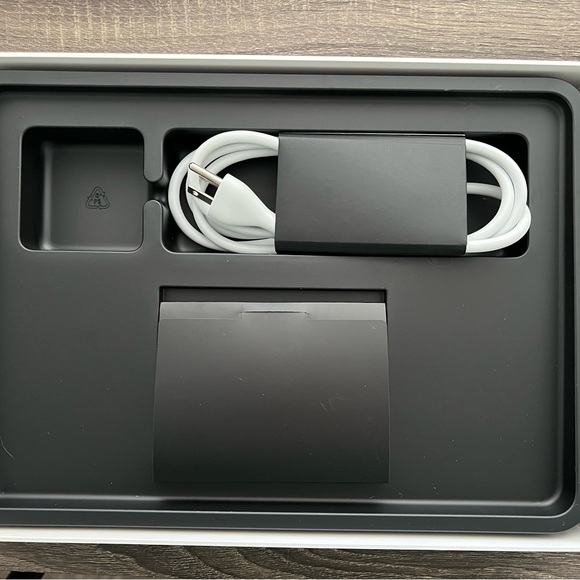 MacBook Air Original Box + Unused Apple Power Adapter Pristine Condition - Picture 5 of 7